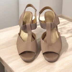 Women Used Cream High heels Size 9